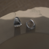 Eleanor Click Hoops Medium