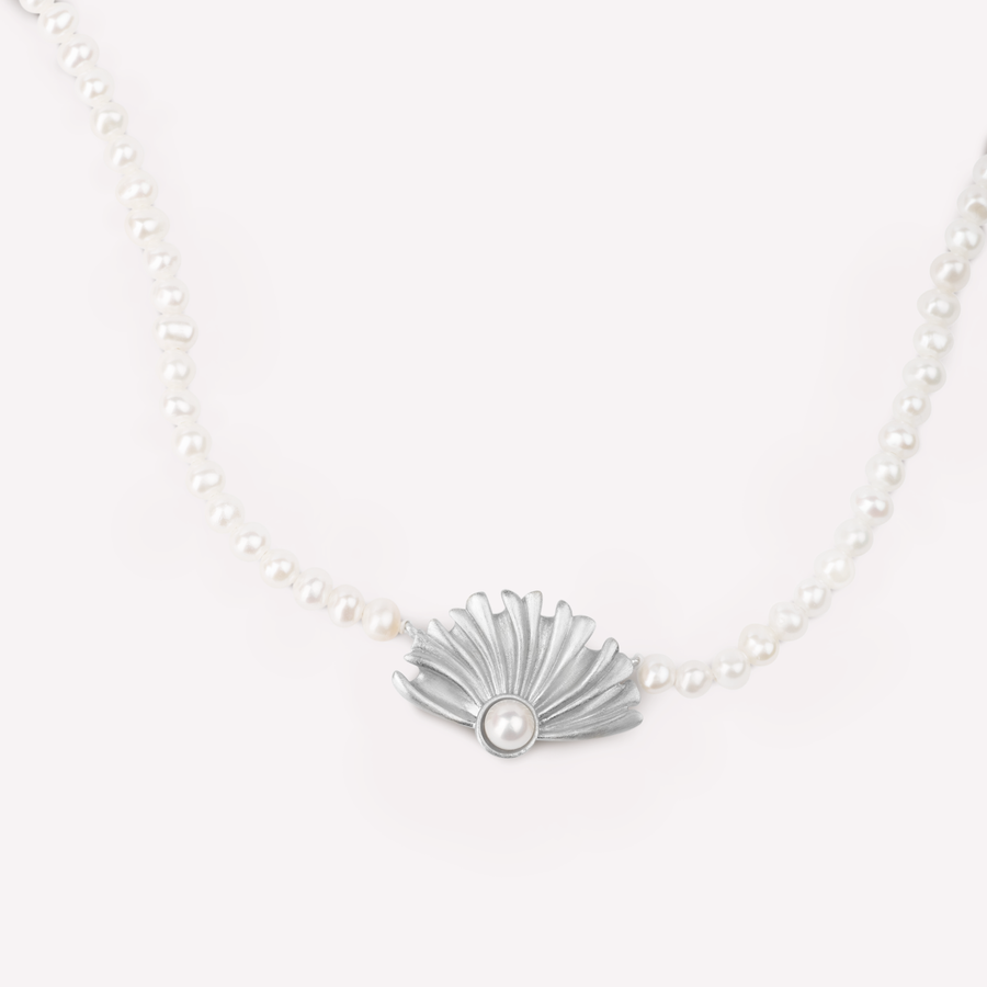 Poppy necklace